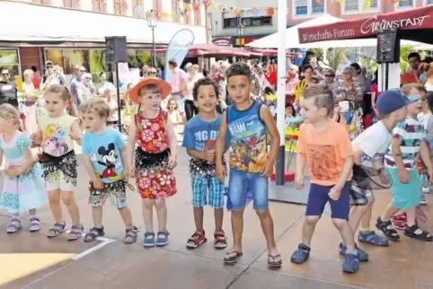 Sorgten für Stimmung: die Tanzkinder der Kita mit Hort im Südring.