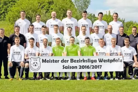 Meister der Fußball-Bezirksliga Westpfalz 2016/2017 – der VfB Reichenbach.