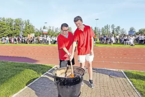 Das spiel- und spaßolympische Feuer wird entfacht.