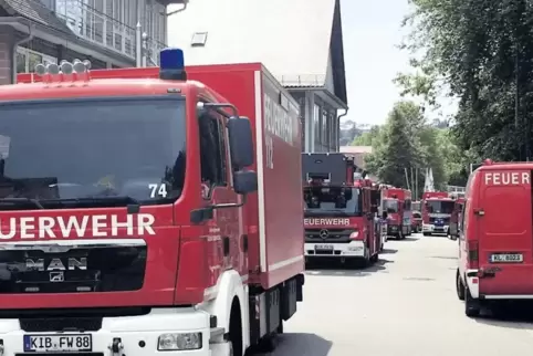 Eine Armada von Feuerwehr- und Rettungsfahrzeugen war gestern in Winnweiler im Einsatz.