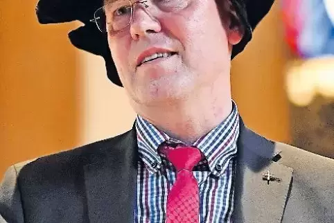 Fragen an Luther: Helmut Aßmann gibt in seinem szenischen Vortrag die Antworten.