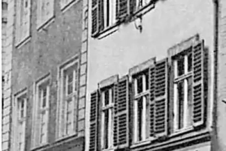 Ludwig Zieglers 1852 gegr&uuml;ndete Trikotweberei in der Hauptstra&szlig;e 85 (links) war die Keimzelle der sp&auml;teren Trikotwarenfabrik F. 