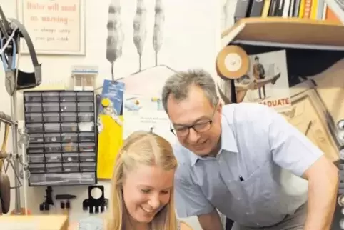 „Eigentum verpflichtet“, sagt Bernd Malysiak. Tochter Svenja macht derzeit eine Ausbildung zur Goldschmiedin. Sie soll später ei