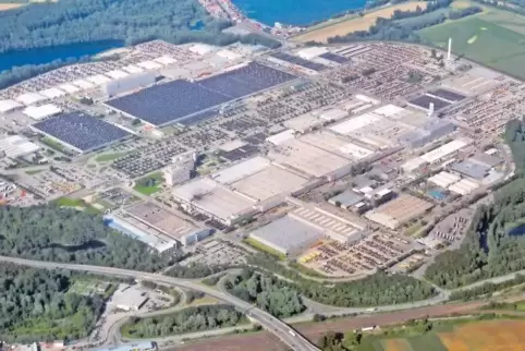Das weltweit größte Lkw-Werk im südpfälzischen Wörth beschäftigt gut 11.100 Mitarbeiter. In Bereichen außerhalb der Produktion s