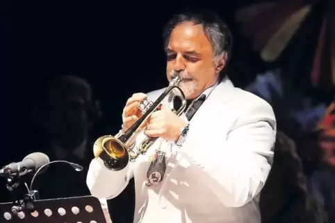 Walter Rimbrecht spielt am 10. November bei der Geburtstagsmesse für den Papst im 56-köpfigen Projektorchester des Landesmusikve