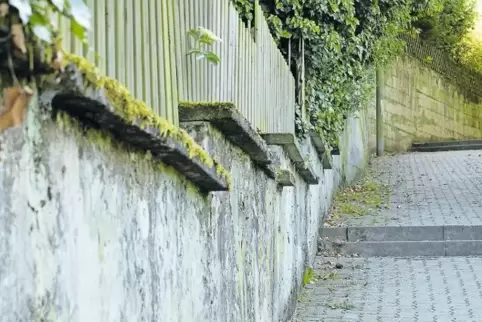 Früher gingen die Berghausener „Die kleine Hohl“ entlang, um zu ihren Feldern, Gärten und Hohlbrunnen zu gelangen.