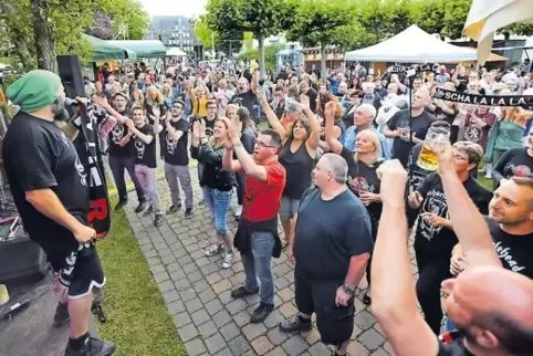 Berghausen lässt’s krachen: Beim Brunnenfest herrscht – wie hier im vergangenen Jahr – stets beste Stimmung.