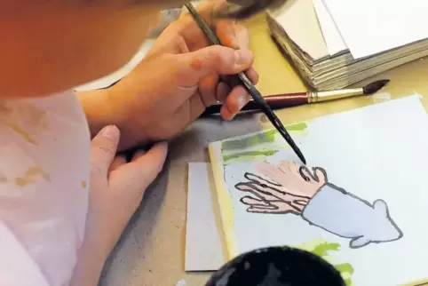 Ab und zu wird der Werkraum der Beindersheimer Grundschule noch genutzt – hier haben Schüler 2013 Fliesen bemalt.