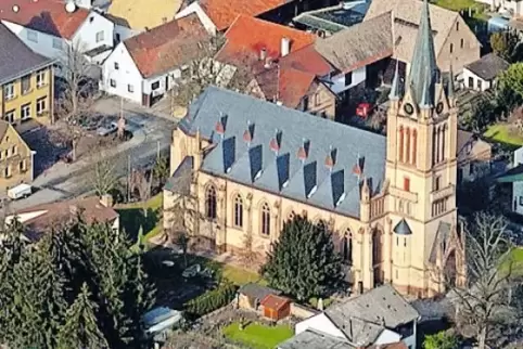 Ist laut den Projektgegnern bedroht: das Ortsbild rund um die Kirche in Otterstadt.