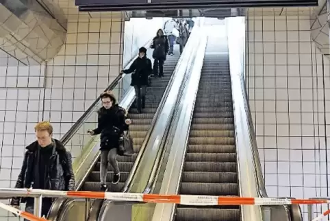 Defekte Rolltreppen am S-Bahnhof Mitte sind ein Dauerärgernis.