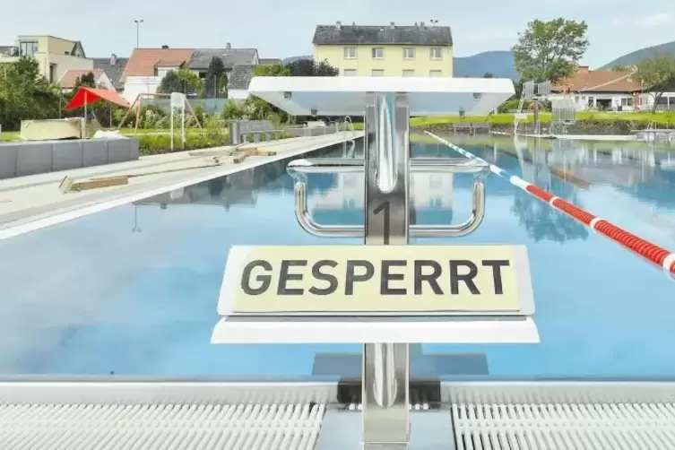 Gesperrt bleibt nicht nur diese Bahn; das ganze Kalmitbad kann &uuml;ber Pfingsten nicht besucht werden.