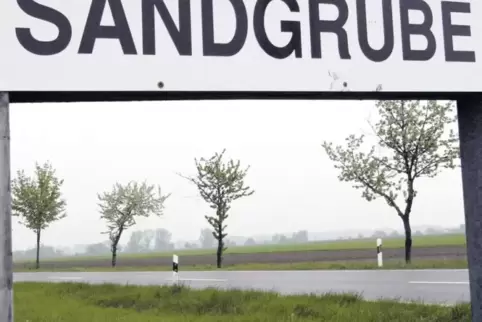 Vorgesehener Bohrplatz: Gegenüber der Sandgrube Heberger zwischen Waldsee und Otterstadt soll nach Erdöl gebohrt werden.