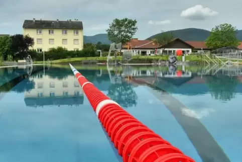 Das Kalmitbad in Maikammer wird nach einer aufwendigen Sanierung, die über ein Jahr gedauert hat, wieder eröffnet.  Foto: Mehn 