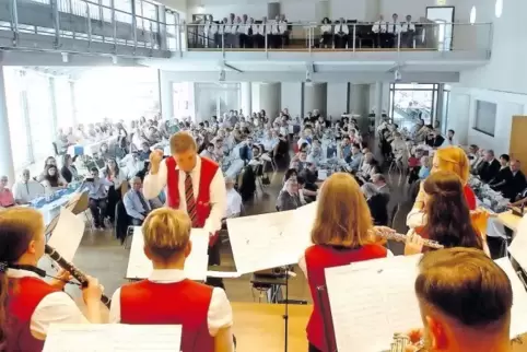 Der Musikverein Göllheim spielte unter anderem alle vier Nationalhymnen und die Europahymne.