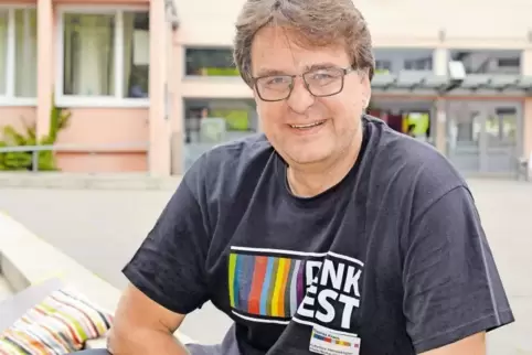 „Das ,Denkfest’ soll ein Fest des Denkens und des Miteinanders sein“: Thomas Kraus vor dem Haus.