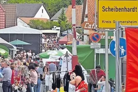 Grenzüberschreitend: Das Brückenfest lädt zum Bummel von hüben nach drüben.