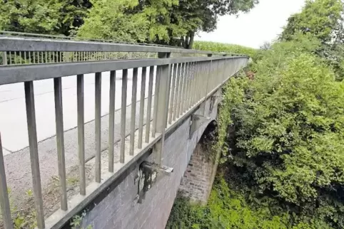 Auf der anderen Seite der Brücke soll das neue Baugebiet entstehen.
