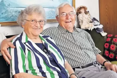Obwohl es „Liebe auf den zweiten Blick“ war, hält ihre Ehe nun schon 60 Jahre: Annelore und Erhard Sinn.