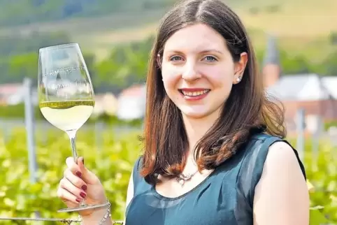 Die Winzerstochter Daniela Hormuth macht bei der Landjugend und der Katholischen Jungen Gemeinde in St. Martin mit.