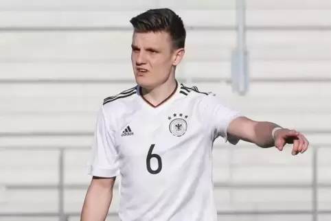 Deutscher Junioren-Nationalspieler wechselt zum FCK: Mittelfeldmann Gino Fechner. Foto: IMAGO