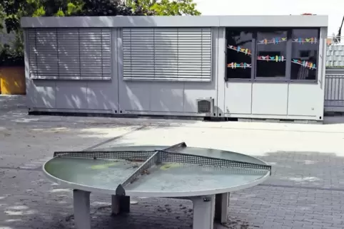 Kann nach vier Jahren voraussichtlich wieder abgebaut werden: der Schulcontainer in Studernheim. Die Grundschule dort ist die ei
