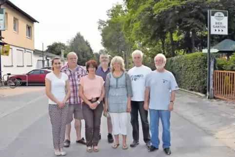 Zusammengerückt: die Vertreter der Sportvereine in Dannstadt-Schauernheim – Diana Sommer (TC Dannstadter Höhe), Gunter Berg (Sch