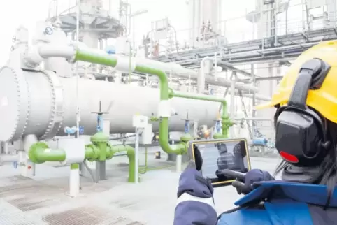 Per Tablet haben BASF-Mitarbeiter Zugriff auf Informationen über Chemieanlagen. Dadurch werden Wartungsarbeiten effizienter. Aus