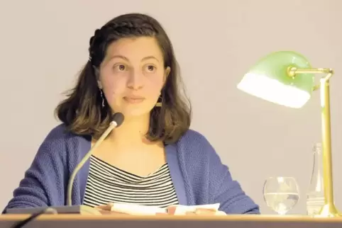 „Die Wohnung war immer voll, ich war nie allein“: Luna Al-Mousli bei ihrer Lesung.