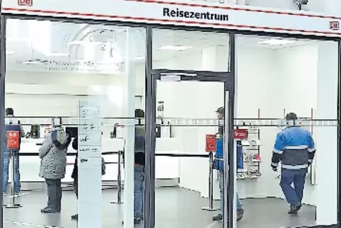 Bald mit Sitzgelegenheit.
