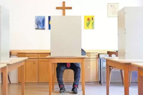Zeitweise recht einsam war es am Sonntag, wie hier in Billigheim, in den Wahllokalen. Mit 44,2 Prozent war die Wahlbeteiligung b