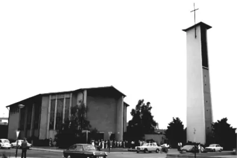 Mit frei stehendem Campanile: Ulrichkirche in den 1960er Jahren.