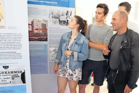 Zur Eröffnung der Wanderausstellung „DDR, Mythos und Wirklichkeit – wie die SED den Alltag der DDR-Bürger bestimmte“ kam gestern