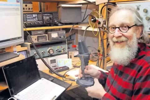 Friedrich Kost und seine Technik: Funken ist auch in Zeiten digitaler Kommunikation reizvoll.