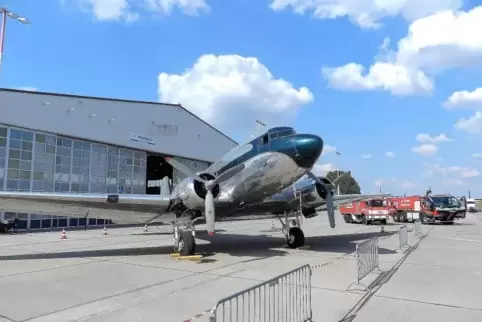Über den Umweg Irland soll die 74 Jahre alte DC 3 nun endgültig in Zweibrücken landen und zu Sonderflügen über der Pfalz eingese