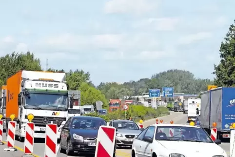 Am Montag beginnen wieder Bauarbeiten an der Rheinbrücke im Bereich Maxau.