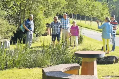 Ein Idyll: Ein Platz zum Verweilen ist die Saulach, etwas außerhalb des Dorfes. Dass der Platz so wunderbar gepflegt ist, verdan