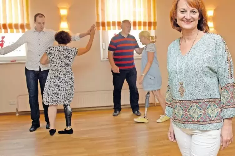 Die Befürchtung von Tanzlehrerin Sabine Mayer-Kronenberger, eine Ausbildung zu benötigen, um Amputierten das Tanzen zu lehren, e