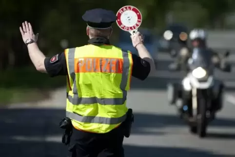 Seinen Führerschein musste der Motorradfahrer bei der Polizei lassen. Das Motorrad hatte er einem Bekannten entwendet.  Foto: DP
