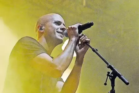 Sänger Milow überrascht mit elektronischen Klängen.