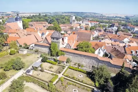 Wie lässt sich Kirchheimbolanden – im Vordergrund ist die Stadtmauer zu sehen – für Touristen noch attraktiver machen? Eine Frag