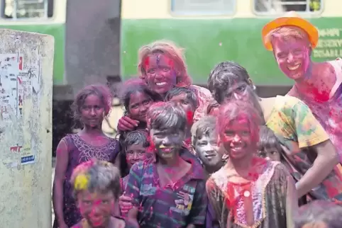 Manchmal ist das Leben in Indien nicht nur im übertragenen Sinne sehr bunt: Beim Holi-Festival werden Inder und Europäer gleiche