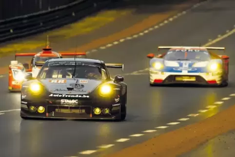 Verkehr, eine rote Flagge und ein defekter Stoßdämpfer waren die Gründe, warum es im Qualifying für den Proton-Porsche (vorne) n