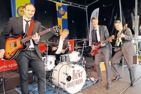 Das Quartett rockte mit Cover-Hits auch die Bühne beim Schifferstadter Rettichfest.