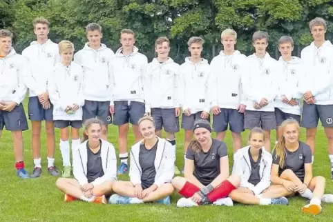 Die DHC-Hockeyer beim Länderpokal: hinten von links Jonas Pacyna, Konstantin Struck, Yannick Koch, Torben Förster, Marc Ries, Ni