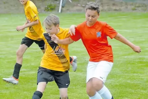 Aus nach der Gruppenphase: Die D-Junioren der JSG Gauersheim-Stetten (orangefarbene Trikots) siegten zwar dreimal, mussten aber 