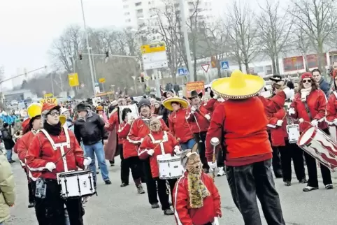 Der Spielmannszug beim Fasnachtsumzug im Europaring; die Aufnahme entstand 2007.