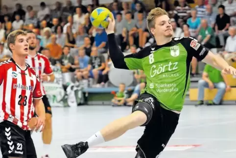 Einer der Neuen: der 2,04 Meter lange Christopher Klee (rechts), hier noch im Trikot des Drittligisten TV Hochdorf, läuft künfti