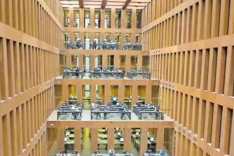 Blick in die Zentralbibliothek der Berliner Humboldt-Universität.