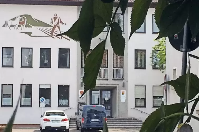 Der Ruf der Verwaltung – hier das Verwaltungsgebäude in der Landauer Straße in Zweibrücken – habe unter dem Streit gelitten, fin