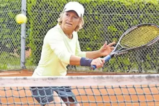 Mit den Damen 50 wieder am Ball: Heike Türk-Fischer.